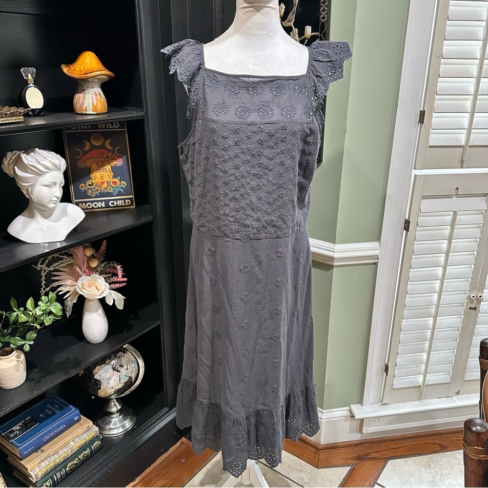 LOFT Eyellet Lace Dress – Size 10 – NWT
